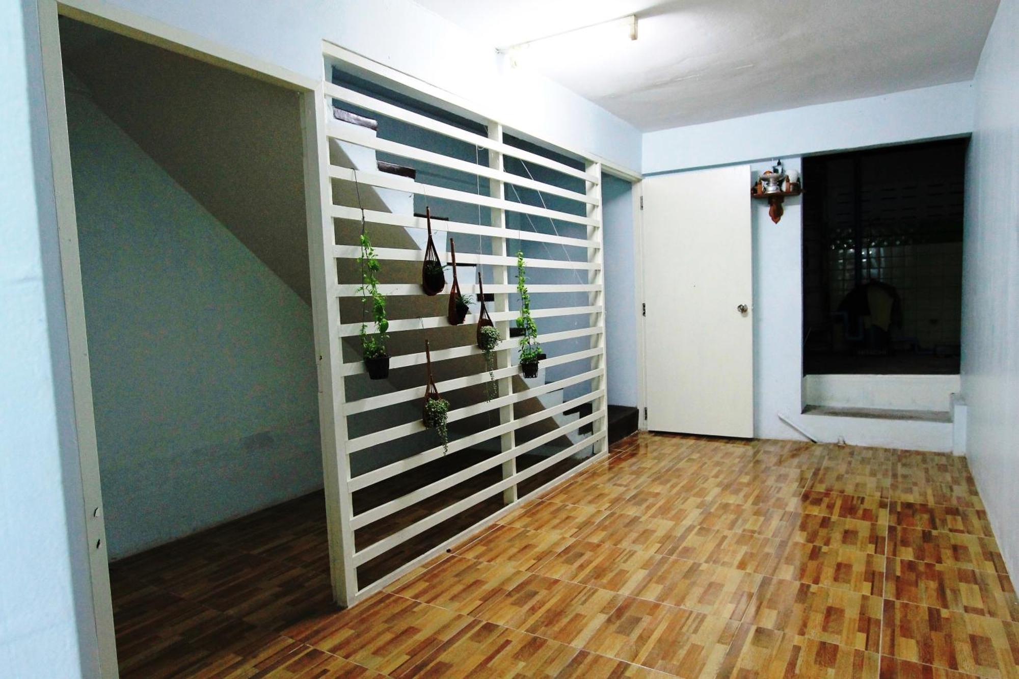 59Indy Guesthouse Bangkok Ngoại thất bức ảnh